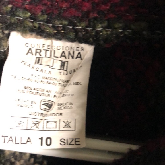 Boys, Mexican pull over stripes with pocket warm hoodie, size 10 runs small - Picture 3 of 8